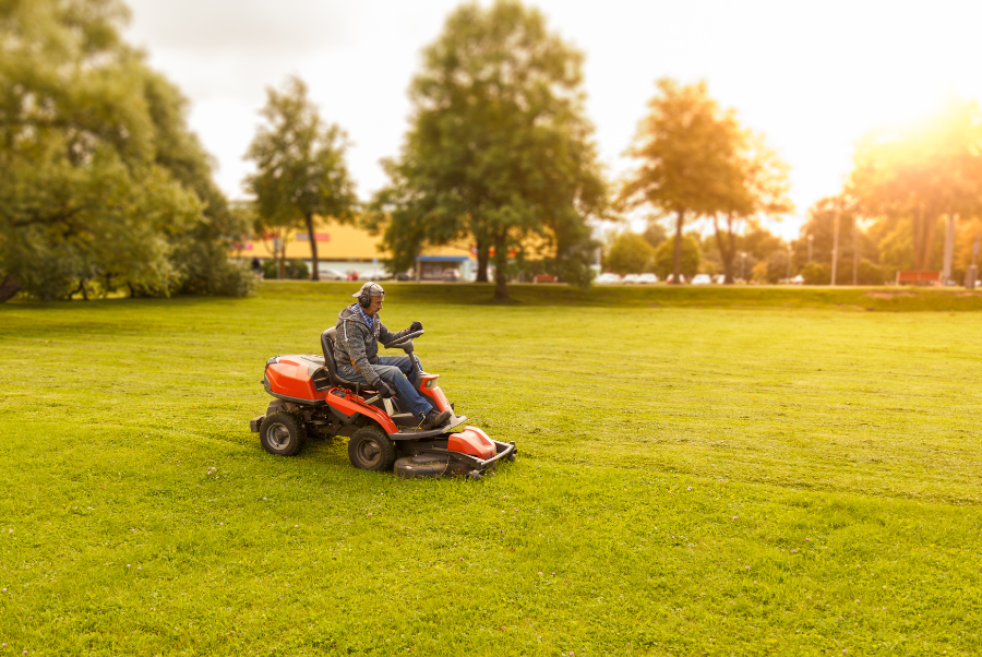 Lawn Care Benefits 5 Proven Ways to Save Time and Cut Costs Simplified Maintenance with Professional Lawn Care Services